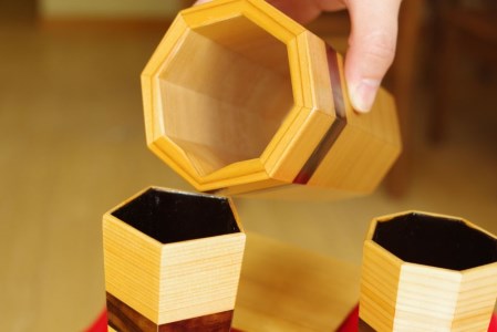 白川郷 酒器 酒器セット 桧 横帯 黒柿象嵌 本漆塗り(内部)  手作り 八角 ギフト [S065]