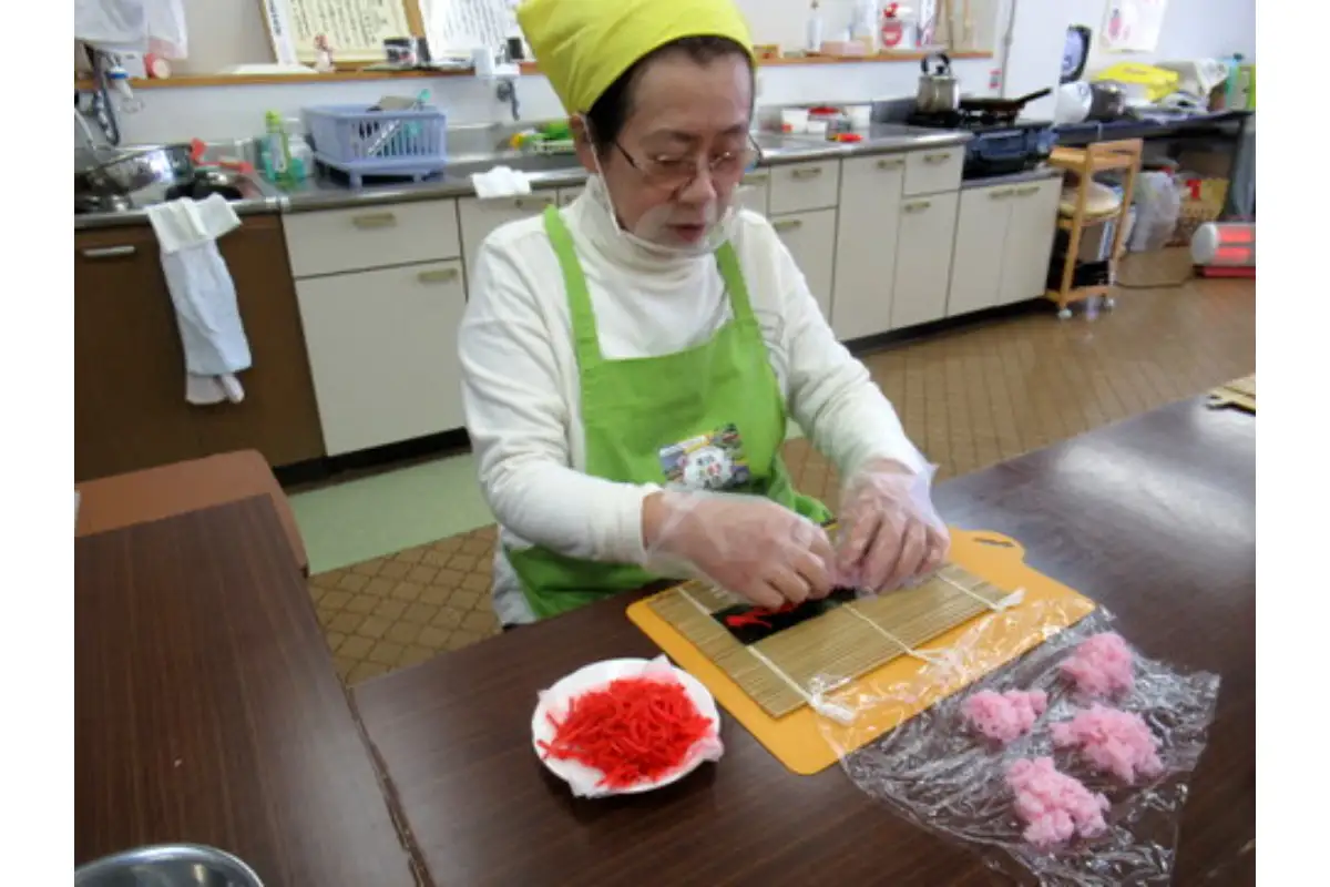 郷土料理「房総太巻ずし体験教室」１回（健康料理テキスト付）