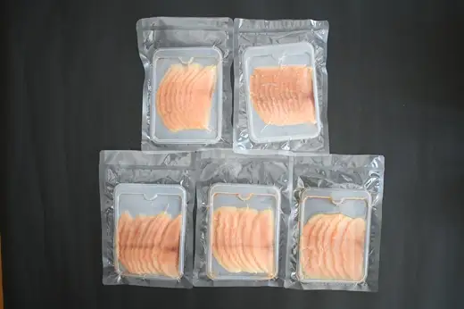 北海道日高産スモークサーモン(チェリーサーモン)(色付き訳あり)70g×5P[25-1630]