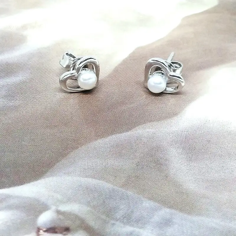 2220 真珠ピアス・ハートプチ（淡水本真珠・ボタン）贈り物 かわいい アクセサリー カジュアル オシャレ クリスマスプレゼント