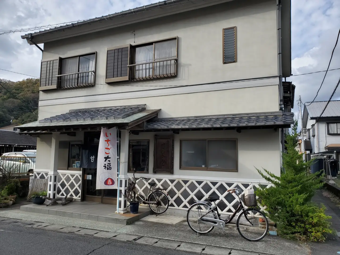 松崎町老舗お菓子処「甘泉堂」の手作りカフェオレ大福