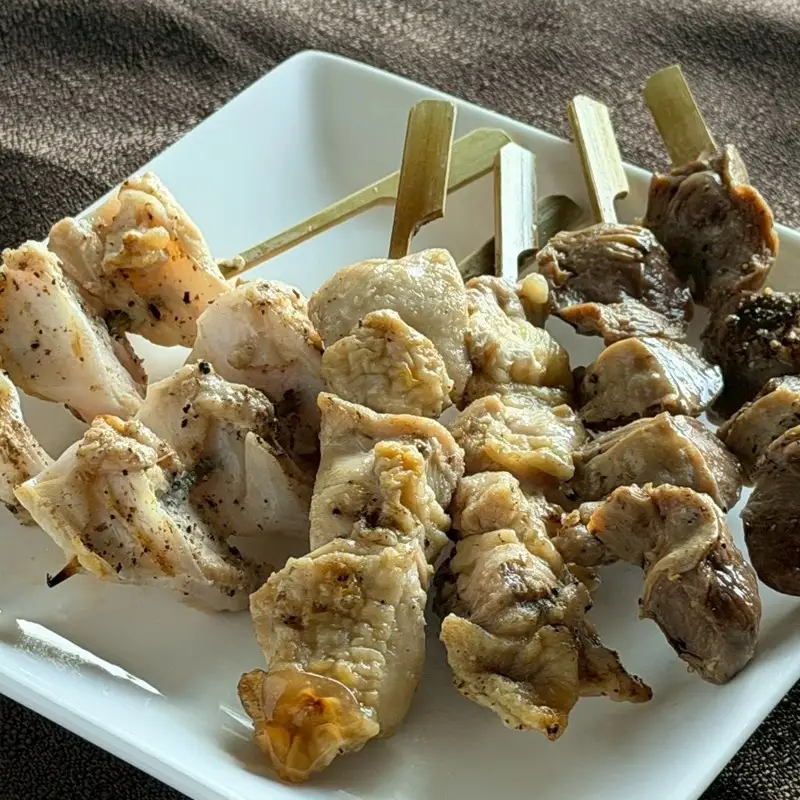 老舗居酒屋「炭火焼き鳥セット(6種×2本)」 焼き鳥 お惣菜 鶏肉 たれ 塩 おつまみ セット 炭火 もも つくね ズリ なんこつ ふるさと納税 焼鳥