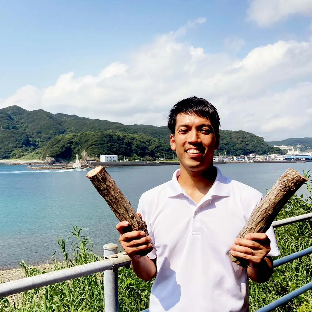 広葉樹薪 15kg 15キロ 約30cm まき 焚き火 たきび キャンプ 薪ストーブ 暖炉 囲炉裏 アウトドア バーベキュー BBQ 災害備蓄 防災グッズ 広葉樹 木材 燃料 国産【R01659】