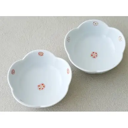 有田焼 花割小梅文様小鉢 2個組【肥前赤絵窯元 鷹巣】有田焼 食器 器 うつわ 和食器 手描き 赤絵 菓子皿 小鉢 ギフト プレゼント bm016