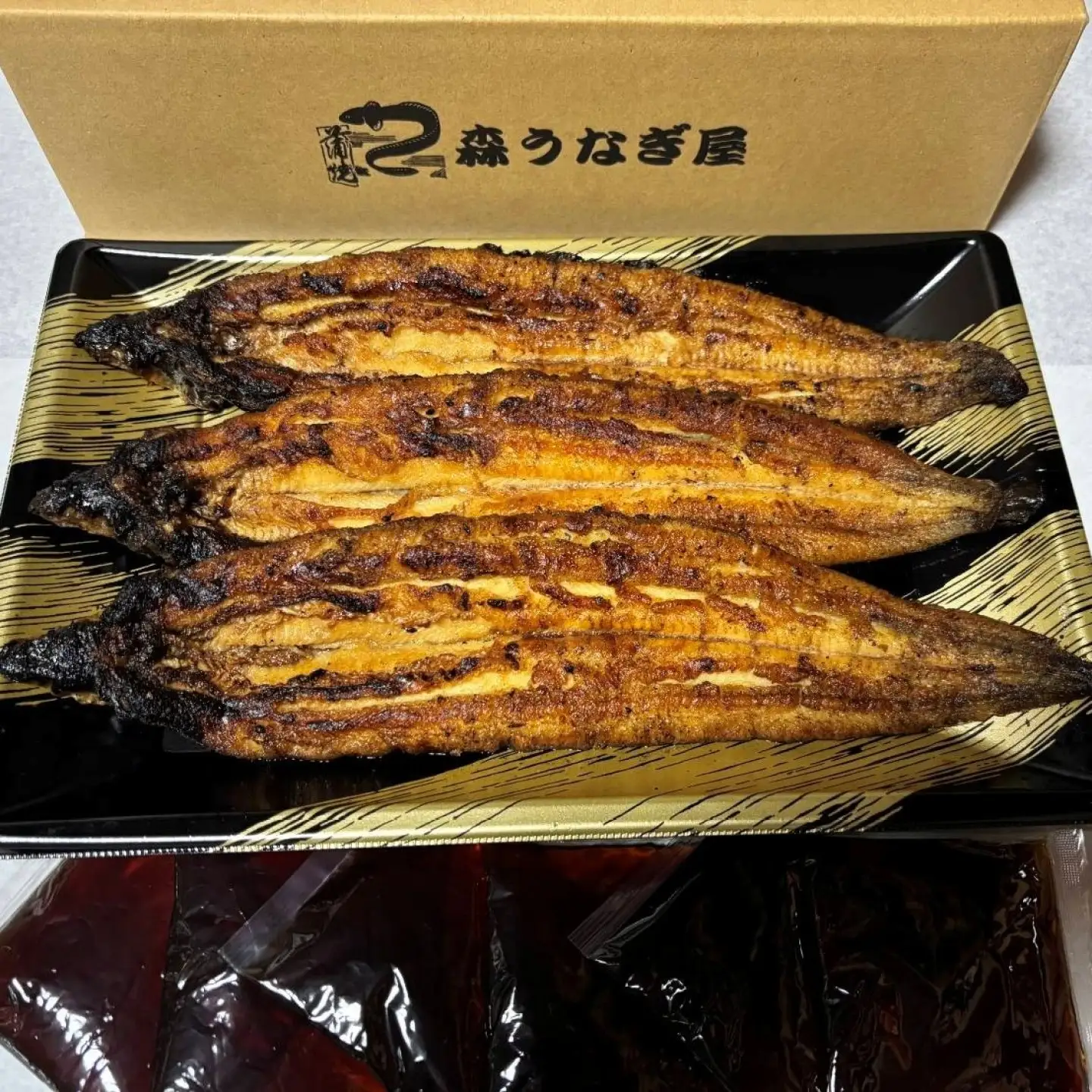 国産 特大 うなぎの蒲焼き 3尾（約220g×3） タレ付き / 鰻 土用丑の日 蒲焼き / 佐賀県 / 株式会社森うなぎ屋[41AIAE004]