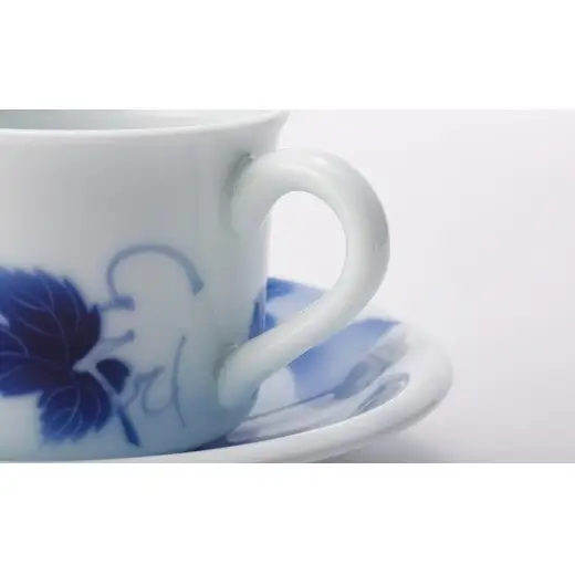 有田焼 ブルーワイナリー ペア珈琲碗皿【深川製磁】食器 器 うつわ 和食器 葡萄 ブドウ コーヒーカップ＆ソーサー コーヒーカップ 伝統工芸 吉祥紋様 染付 2客セット ペアセット aa068