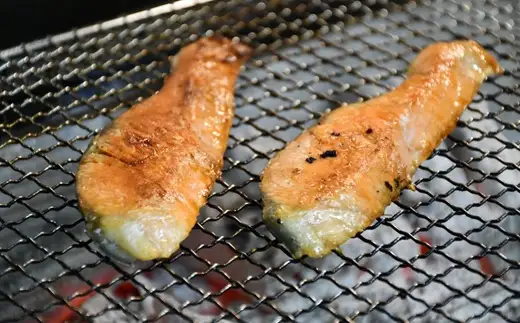 炭火焼き 銀鮭 40g前後×16切れ(切り身の半分 小分け お弁当 鮭 さけ サケ レンジ おかず レトルト 時短)【002382A】