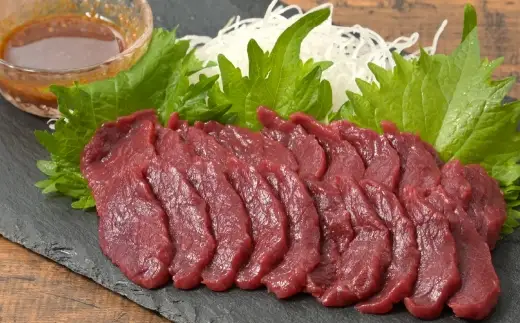 [ 定期1ヶ月毎5回 ] 会津ブランド馬刺し ( モモ 100g × 2 個 ) 自家製万能しょうゆ付き 馬刺し 馬肉 馬 お肉 肉 ニク にく ヘルシー 高タンパク 低カロリー 赤身 刺身 真空パック おつまみ 晩酌 おかず 冷凍 定期便 定期配送