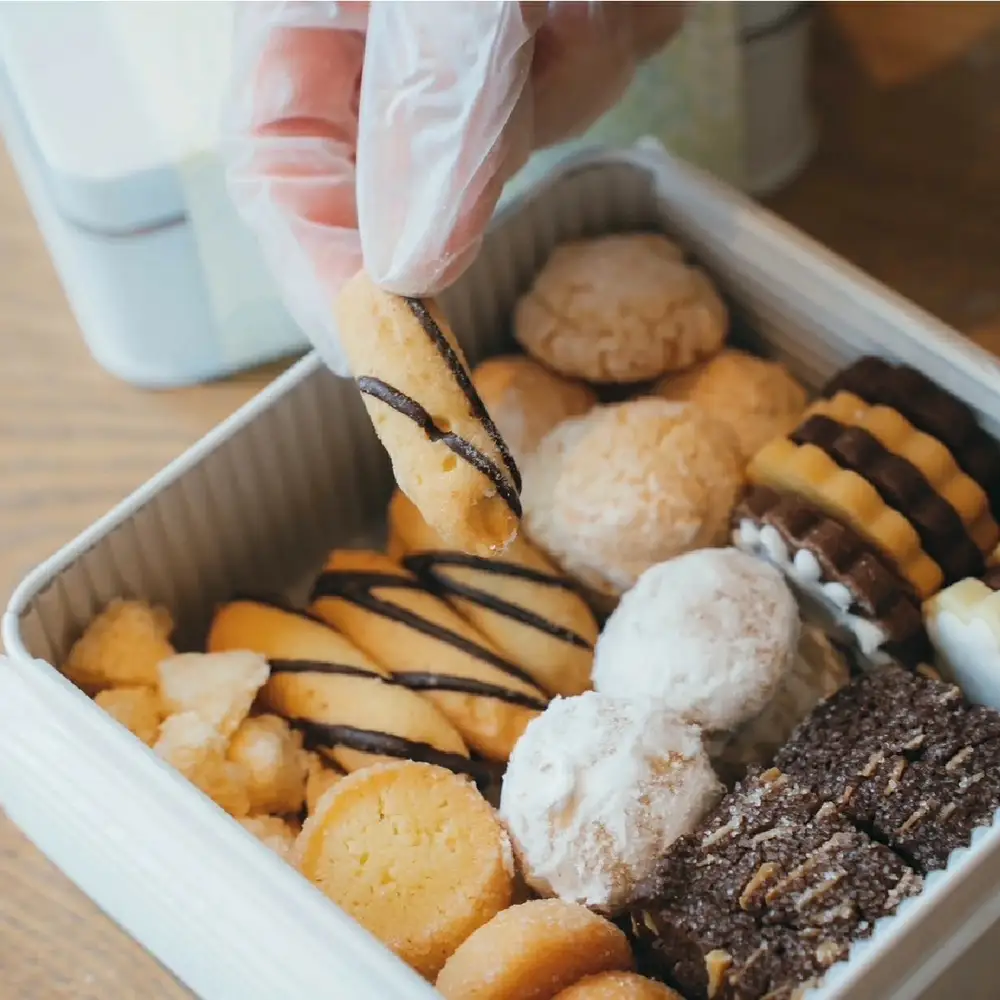 クッキー缶（グルテンフリー）〈cafe muku店内手作り〉 ／ クッキー缶 グルテンフリー 手作り 焼き菓子 ディアマンクッキー アマンドショコラ スノーボール ココナッツマカロン バトンクッキー メレンゲアーモンド アイシングクッキー 米粉 きな粉 アーモンド No.570
