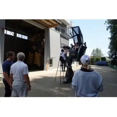 【実際に乗れる!】搭乗型ロボット操縦体験 1時間|榊原機械 工場見学付き(割引券50,000円分)【1782152】