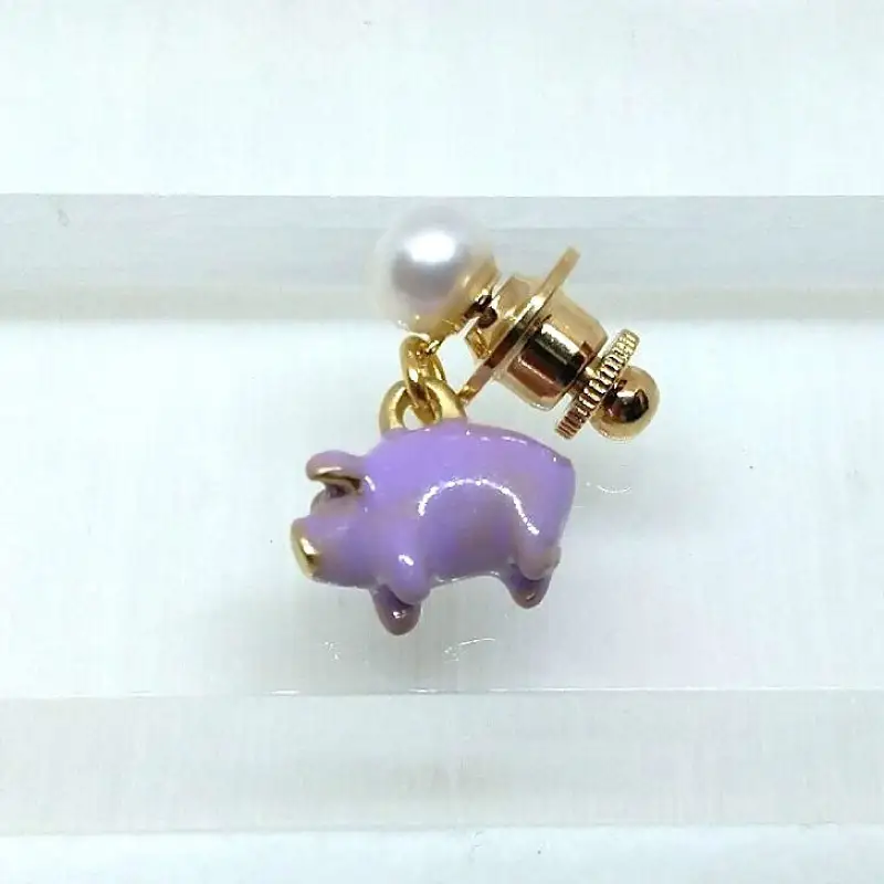 【ぶたに真珠】 真珠 約7.0mm ピンブローチ ぶた 紫 淡水本真珠 ボタン形 パール 7ミリ パールアクセサリー アクセサリー ブローチ ファッション カジュアル メンズ レディース オシャレ 豚 モチーフ ユーモア ユニーク ことわざ プレゼント お取り寄せ 伊勢志摩 ツジモト真珠 三重 伊勢 （2235）