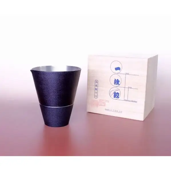 チタン製酒器セット(ぐいのみ+片口)  高桑製作所 一枚絞(ひとひらしぼり) 本漆・黒乾漆塗り【グッドデザイン賞受賞】【職人技・特許製法】 チタン ぐいのみ 東京都 大田区
