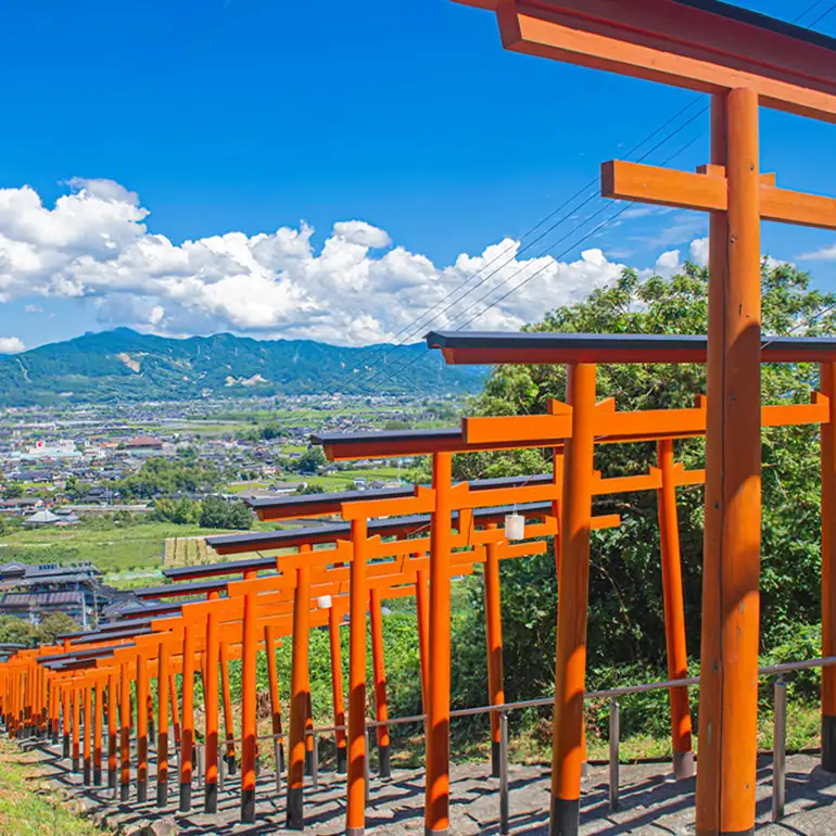 【ふるさと納税】 うきは稲荷神社 木製ミニ鳥居 選べるサイズ 大 大型サイズ 国産木材使用 神棚飾り 縁起物 開運 祈願 インテリア 神社グッズ  木工品 職人手作り 鳥居置物 送料無料 福岡県 うきは市 平川木材工業