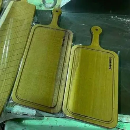 木型職人が生み出す、唯一無二の手造りカッティングボード　280mm×140mmサイズ【1759422】