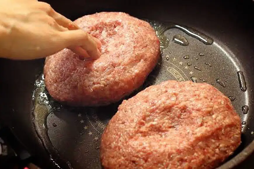 AK091 【6回定期便】 島原鉄板焼き屋の一品 うまからじゃ手捏ねハンバーグ 150g×5個