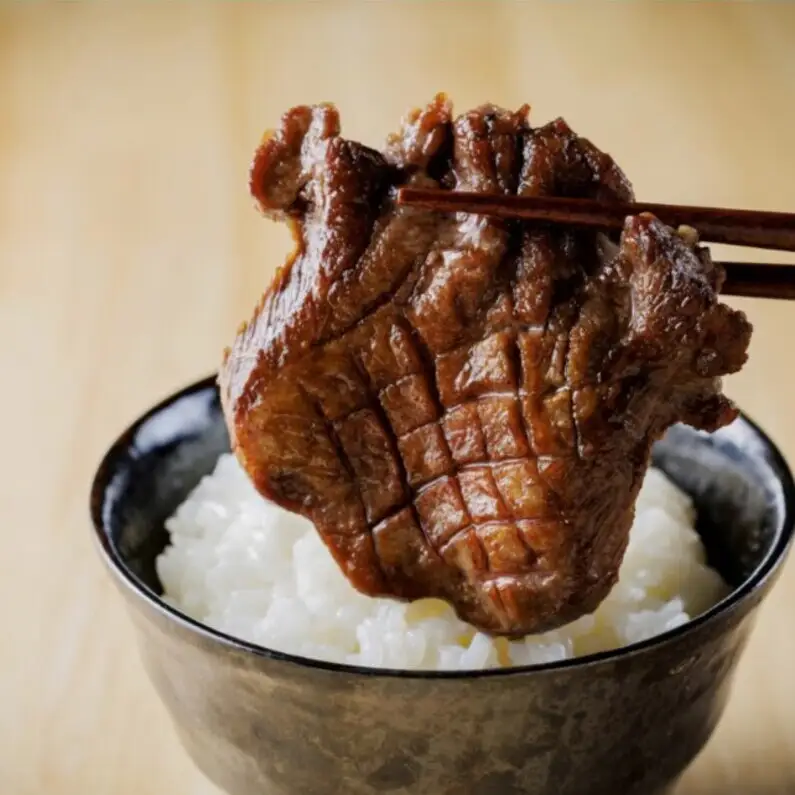 牛タン 厚切り 仙台名物 600g (5～6人前) 仲卸厳選 | 厚さ8mm タン元 霜降り 牛肉 肉 焼肉 ステーキ 贈り物 ギフト お取り寄せ プレゼント お祝い お歳暮 お正月 クリスマス