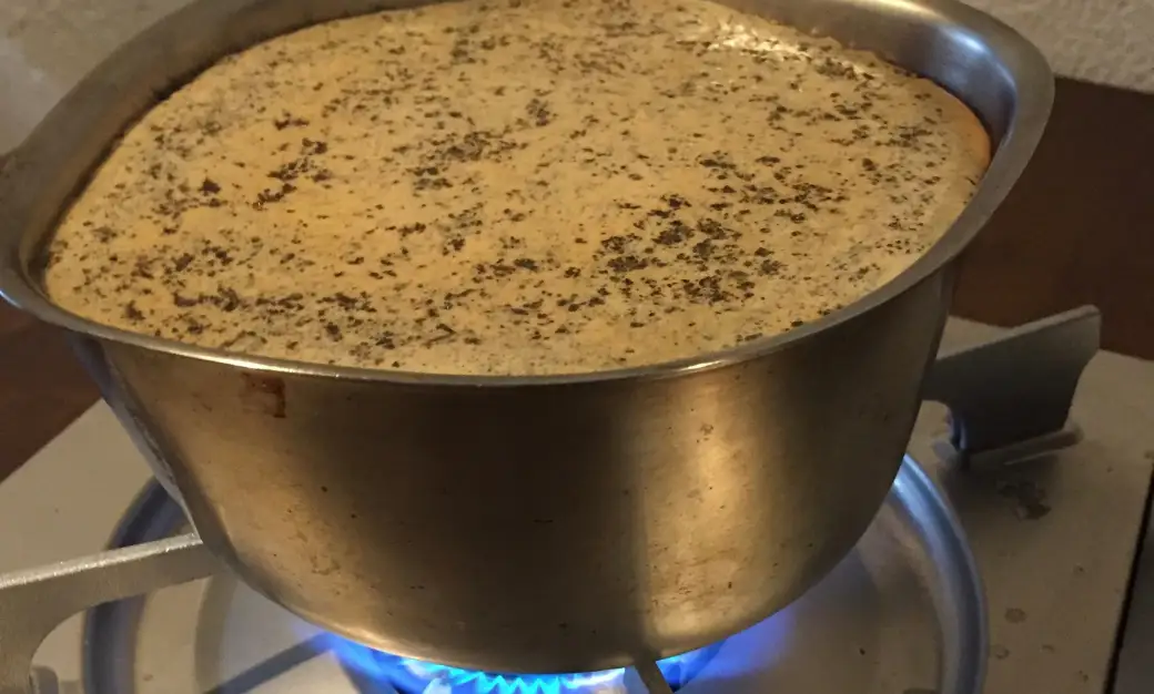 【サンタマリア】手鍋でクツクツ煮出すミルクティー（紅茶）