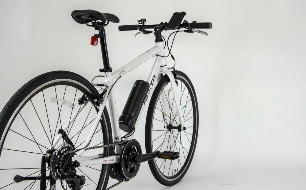 【nsホワイト】クロスバイク NESTO「VACANZE neo」 | 自転車 7段変速 440mm ホワイト 新設計フレーム FLEXOR フレクサー ベル キックスタンド 電動アシスト SmaChari スマチャリ バカンゼネオ 埼玉県 越谷市