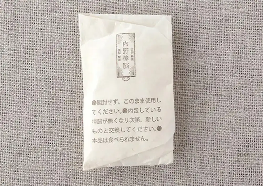 A353 天然樟脳 12個入り ( 1袋4g ) 合計48g しょうのう 九州産 天然樟 クスノキ 防虫 虫よけ 虫除け 防虫剤 芳香 除湿