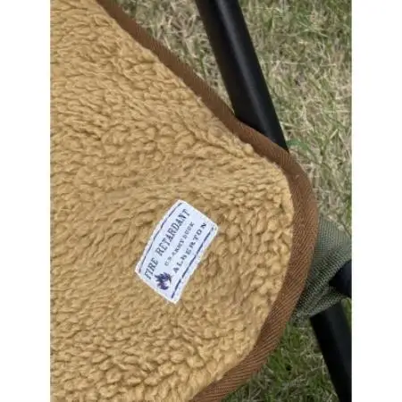 赤外線を吸収して発熱するalberton slivaknitのチェアマット　オリーブ【1782533】