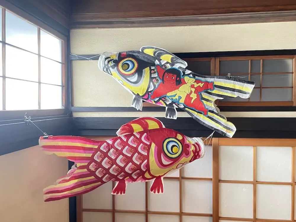 大竹手描き鯉のぼり (90cm真鯉(黒)・緋鯉(赤) 各1匹) 大竹手すき和紙使用 [2728]