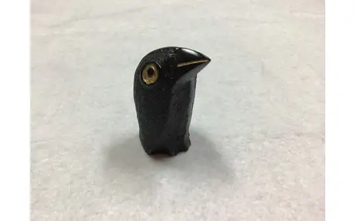 那智黒石のまち熊野【仮谷梅管堂の八咫烏（やたがらす）の置物】【kmkn0023】