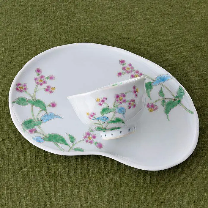 【波佐見焼】色絵野草紋小煎茶 湯呑み ソラマメ皿 プレート 2組揃い 食器 皿 【藍水】 [GB14]  波佐見焼