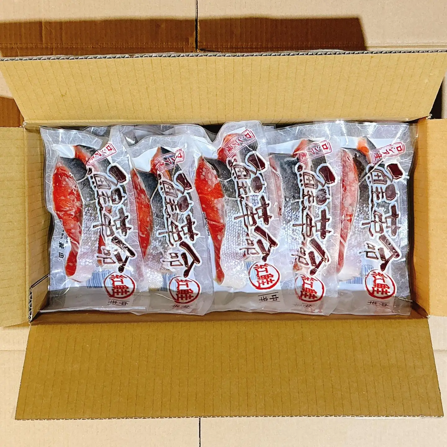 紅鮭切り身2切(中辛)×15P(計30切、約2.1kg) B-09001