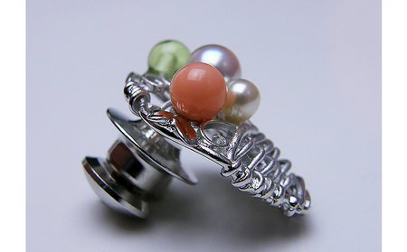 小さな花かごタイニーピン アクセサリー 
