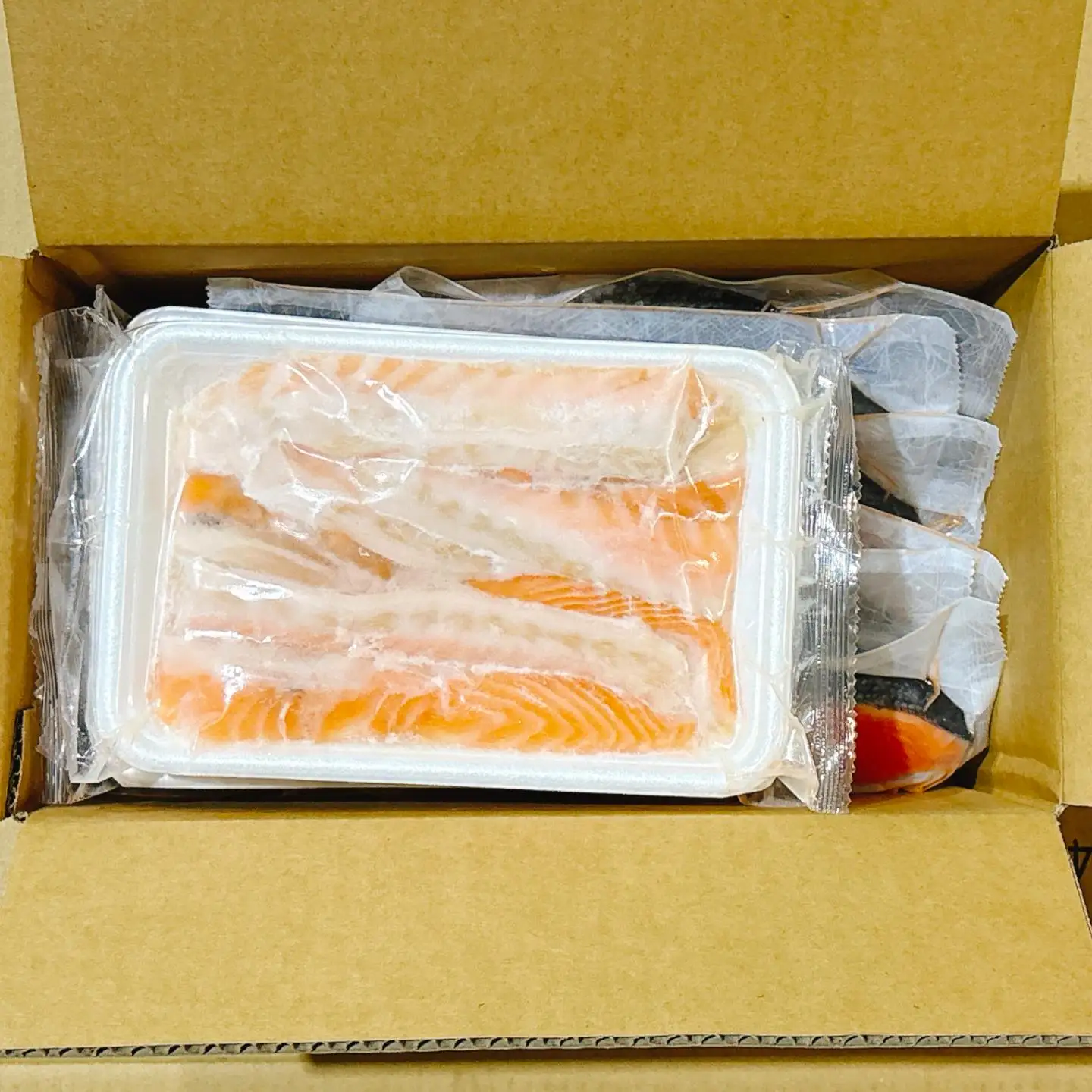 塩サーモンハラス660g＆塩銀鮭切り身1切×12P A-09032