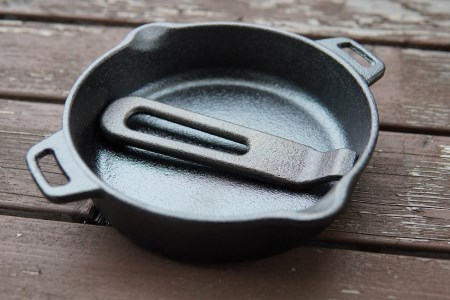 640 【取っ手が取れる！】izakaスキレット　6.5インチ　蓋つき