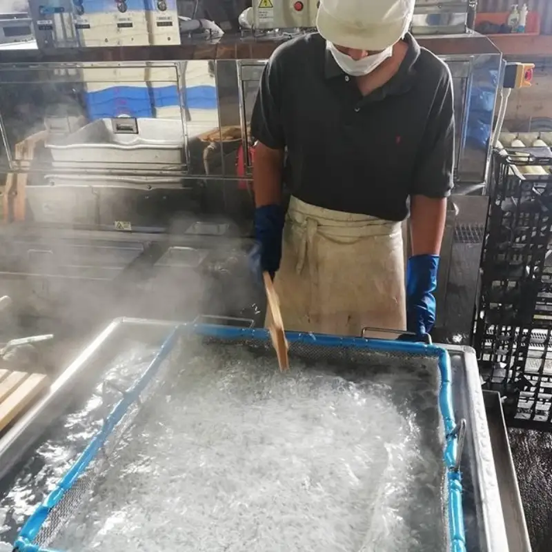 特上茹でたて釜揚げしらす　木箱入り1kg【冷凍】 無添加・無着色 しらす シラス 釜揚げ 冷凍【mar108】