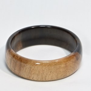 木製黒柿バングル（サイズ：幅23ｍｍ・内径66ｍｍ）