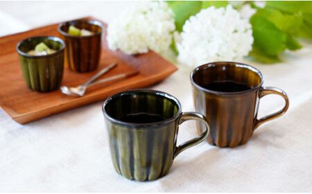 【お茶の時間を楽しむ】有田焼 カヌレマグカップ ペアセット【皓洋窯】食器 カップ マグカップ カヌレマグ セット 2個 ペア ブラウン グリーン かわいい ギフト dl037