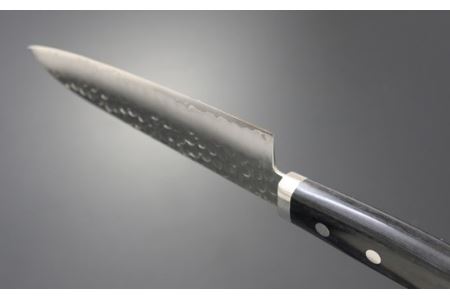 H32-23 兼常作 鎚目VG-1 黒合板柄 剣型包丁 180mm（KC-945） ～よく切れる ステンレス 職人業 職人魂 関の刃物 海外でも人気～