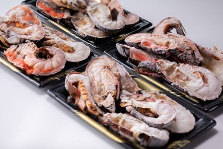 地元産 冷凍伊勢海老カット(サイズ不揃い）約2ｋｇ（約1ｋｇ×2）※北海道・沖縄・離島への発送不可