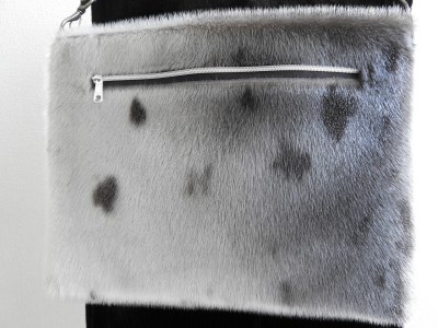 アザラシ サコッシュ アザラシ 毛皮 サコッシュ 天然素材 常温 牛革 北海道 函館市 はこだて おしゃれ ふるさと納税_HD026-026