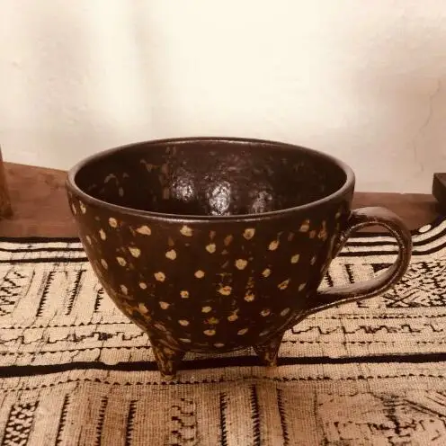 ＜南陶窯＞三つ足カフェオレボウル【ドット】 ☆ 読谷村 やちむん 陶器 焼き物 久場政一 沖縄 カップ 水玉 うちなーすぐりむん コップ 地場産品 手作り 人気商品 柄違い有 色違い有 ギフトに お祝いに オススメ 伝統工芸品