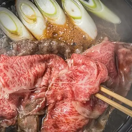 【A4～A5】博多和牛しゃぶしゃぶすき焼き用(肩ロース肉・肩バラ肉・モモ肉)500g_赤身 肩ロース 肩バラ モモ 国産牛 お肉 牛肉 しゃぶしゃぶ 冷凍 送料無料 黒毛和牛 国産 九州産 福岡県産 牛肉 産直 産地直送 A4 A5_【配送不可地域：離島】【1271270】