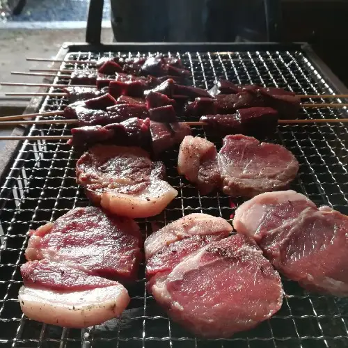 ジビエ と 寒山拾得の 加工品 6種類セット ： 鹿肉約1kg＋鹿肉辣油×2種類＋鹿肉味噌×2種類＋万願寺唐辛子アチャール×1個