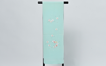 帯揚げ　水色に花柄の刺繍　帯上げ　着物に 織物 ファッション 和装 式 篠原縫製