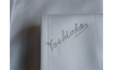 【生地：ブロードクロス 120番 双糸】オーダーワイシャツ-「オリジナルネーム入り」川西町産貝ボタン使用-黒蝶貝