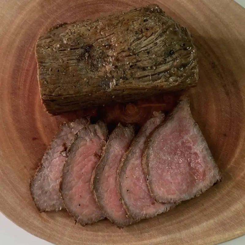 熊野牛ローストビーフ　約300g / 牛肉 ブロック 塊 肉 ローストビーフ 国産 和牛 ギフト 国産ローストビーフ モモ肉【sim200A】
