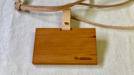 ネームカードホルダー　(チェリー)　ヌメ革ネックストラップ付き ネームホルダー カードホルダー IDカードケース 燕三条製 おしゃれ サイズ【018S004】