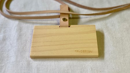 ネームカードホルダー　(メープル)　ヌメ革ネックストラップ付き ネームホルダー カードホルダー IDカードケース 燕三条製 おしゃれ サイズ【018S005】