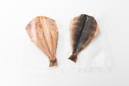 A1431.特大ホッケ開き干し4枚（約1.8Kｇ）1/2カット