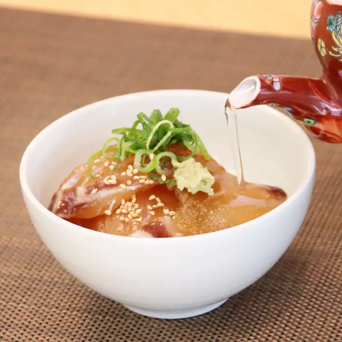 山芳亭　海鮮ミックス丼の素（境港サーモン・ふぐ・エビ）（４袋）【海鮮丼 ミックス 3種類 サーモン フグ 海老 丼 素 簡単 取り寄せ ごはんのお供 時短 ご自宅用 魚 加工品】