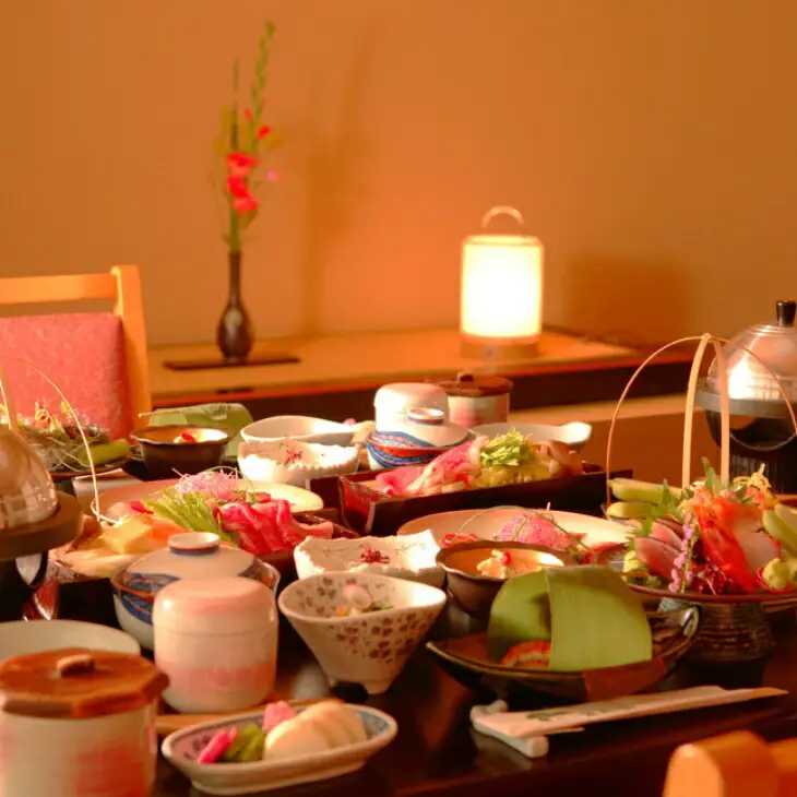 結びの宿 愛隣館一泊二食 ペア宿泊券（露天風呂つき特別室ご利用プラン）  【203】