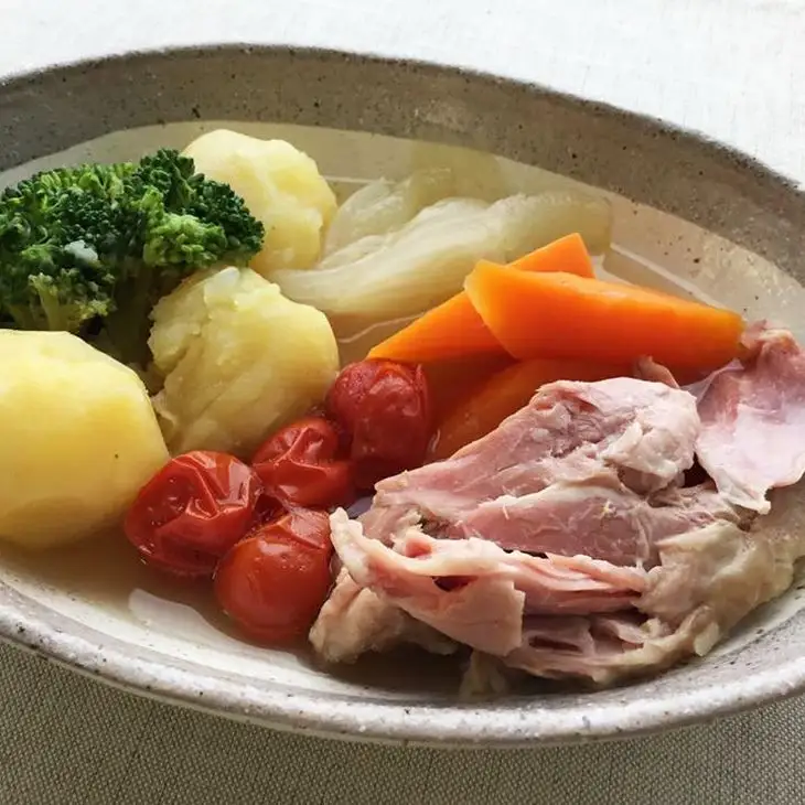 【国産原料肉使用】アイスバイン 650ｇ　豚スネ肉 骨付き肉 国産 ポトフ ディナー パーティー ドイツ家庭料理 ご贈答　 【354】