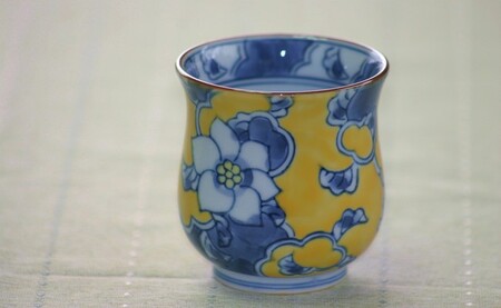 【伊万里焼】彩り唐花湯呑（１個） 032-H305